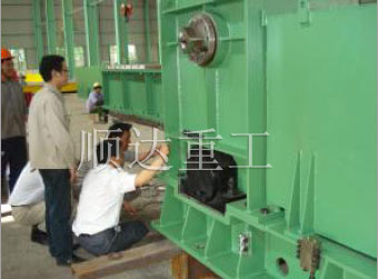 入爐、出(chu)爐、長坯(pī)、短坯推(tui)鋼機